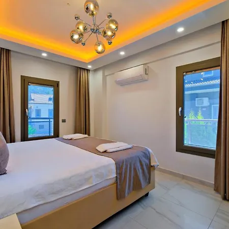 Oludeniz 4 Bedroom 9441 ヴィラ