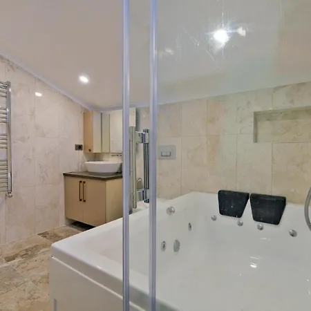 Oludeniz 4 Bedroom 9441 ヴィラ フェティエ
