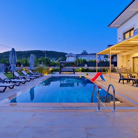 Oludeniz 4 Bedroom 9441 ヴィラ フェティエ