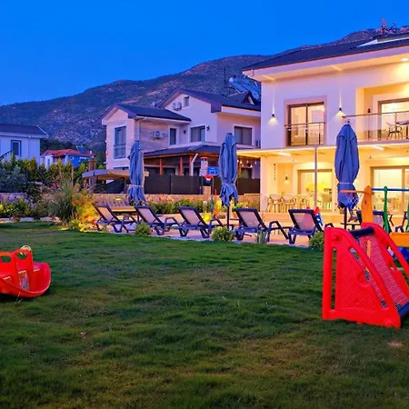 Oludeniz 4 Bedroom 9441 ヴィラ *