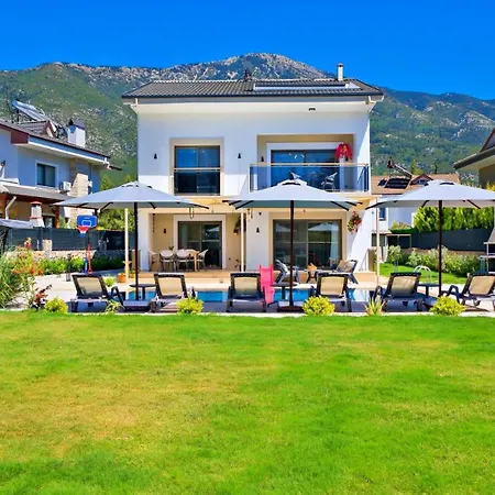 Oludeniz 4 Bedroom 9441 ヴィラ